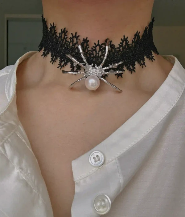 Raffie& Julia Spider Pearl Brooch with Lace Choker