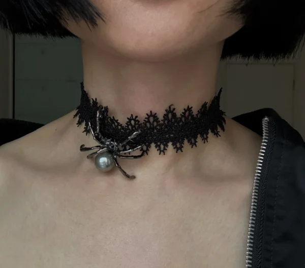 Raffie& Julia Spider Pearl Brooch with Lace Choker