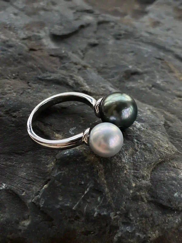 Black and White Pearl Ring – Sterling Silver Ring with Natural Pearls – raffiepearls12