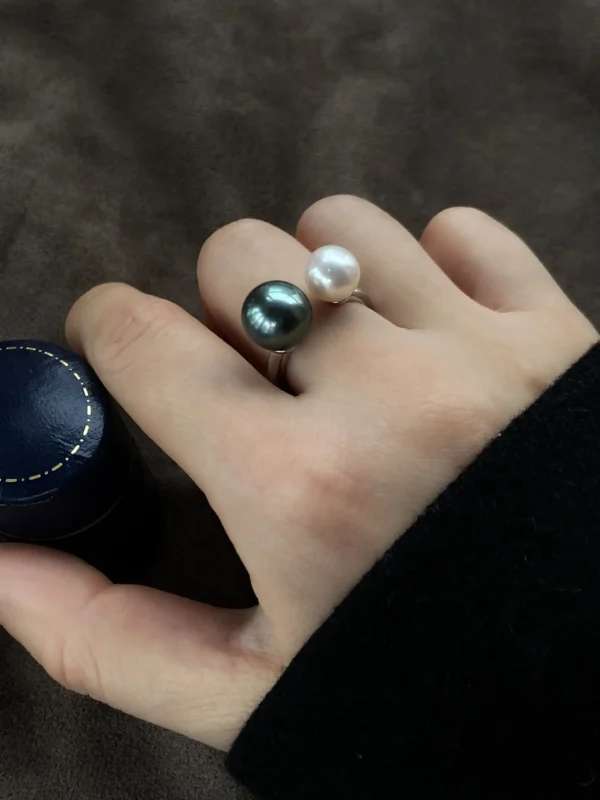 Black and White Pearl Ring – Sterling Silver Ring with Natural Pearls – raffiepearls12