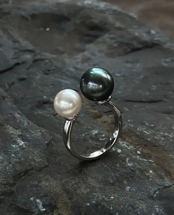 Black and White Pearl Ring – Sterling Silver Ring with Natural Pearls – raffiepearls12