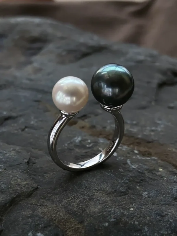 Black and White Pearl Ring – Sterling Silver Ring with Natural Pearls – raffiepearls12