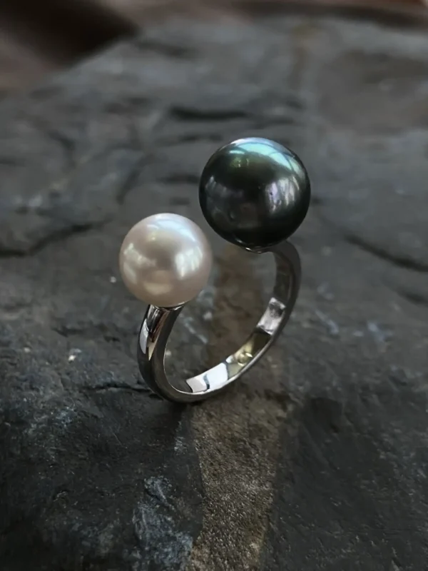 Black and White Pearl Ring – Sterling Silver Ring with Natural Pearls – raffiepearls12