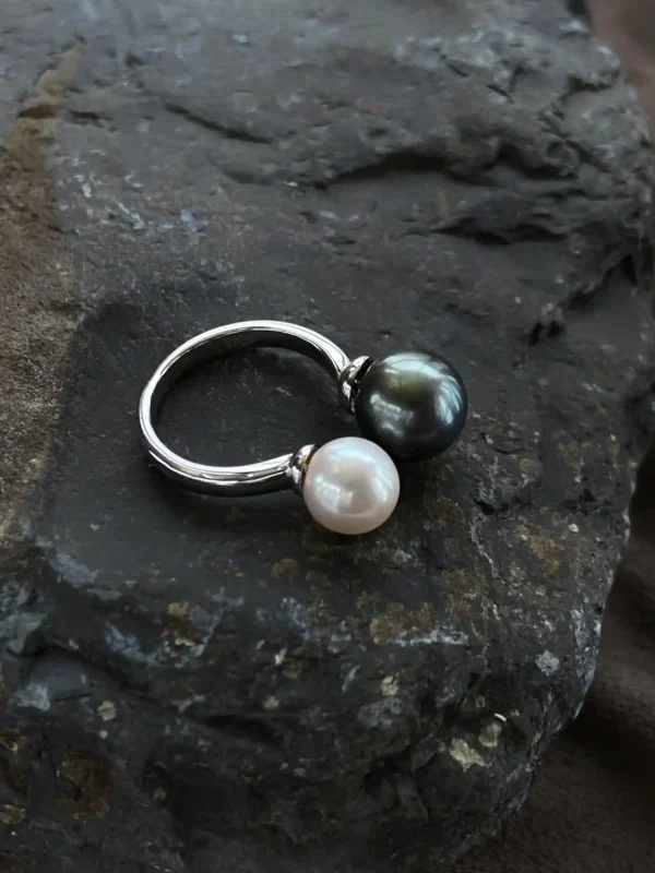 Black and White Pearl Ring – Sterling Silver Ring with Natural Pearls – raffiepearls12