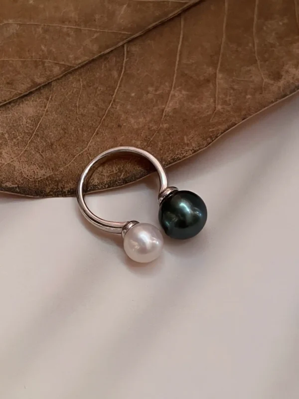 Black and White Pearl Ring – Sterling Silver Ring with Natural Pearls – raffiepearls12
