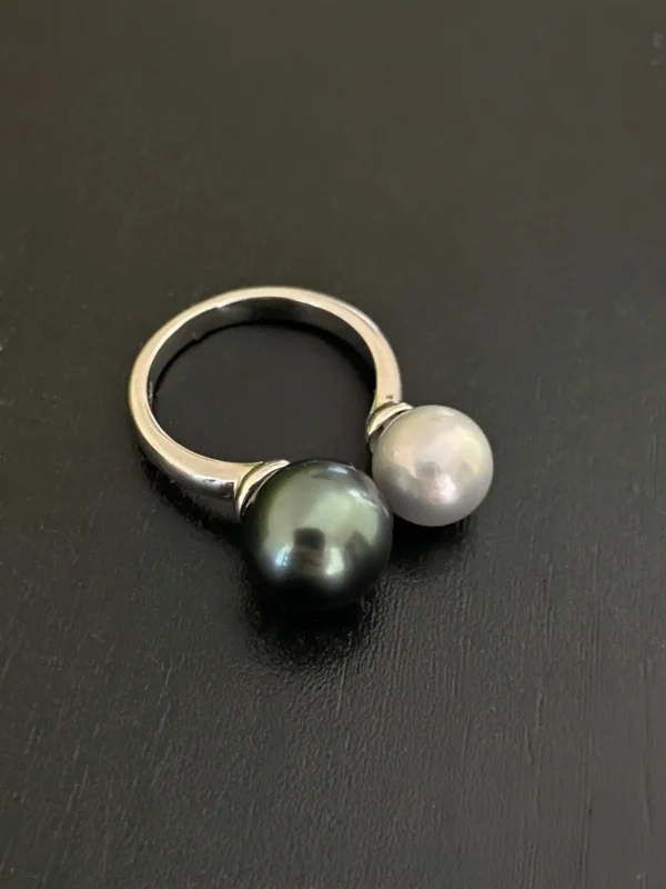 Black and White Pearl Ring – Sterling Silver Ring with Natural Pearls – raffiepearls12