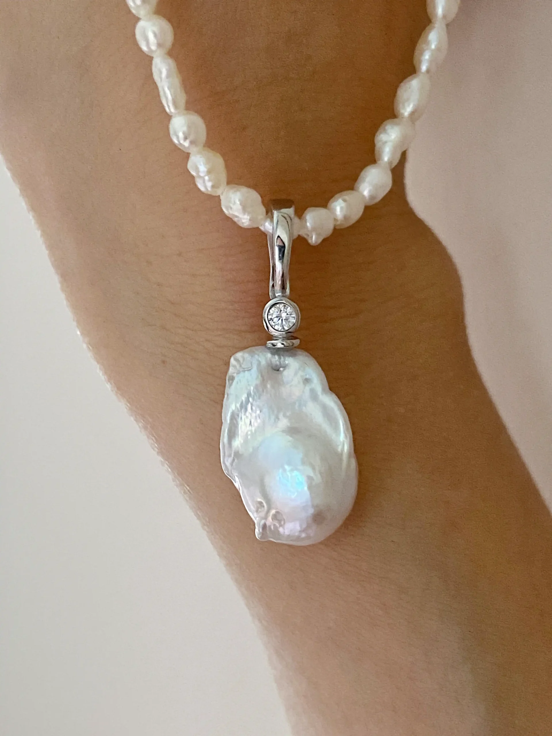 Choker with a Pearl – Silk Ribbon Necklace with Baroque Pearl Pendant