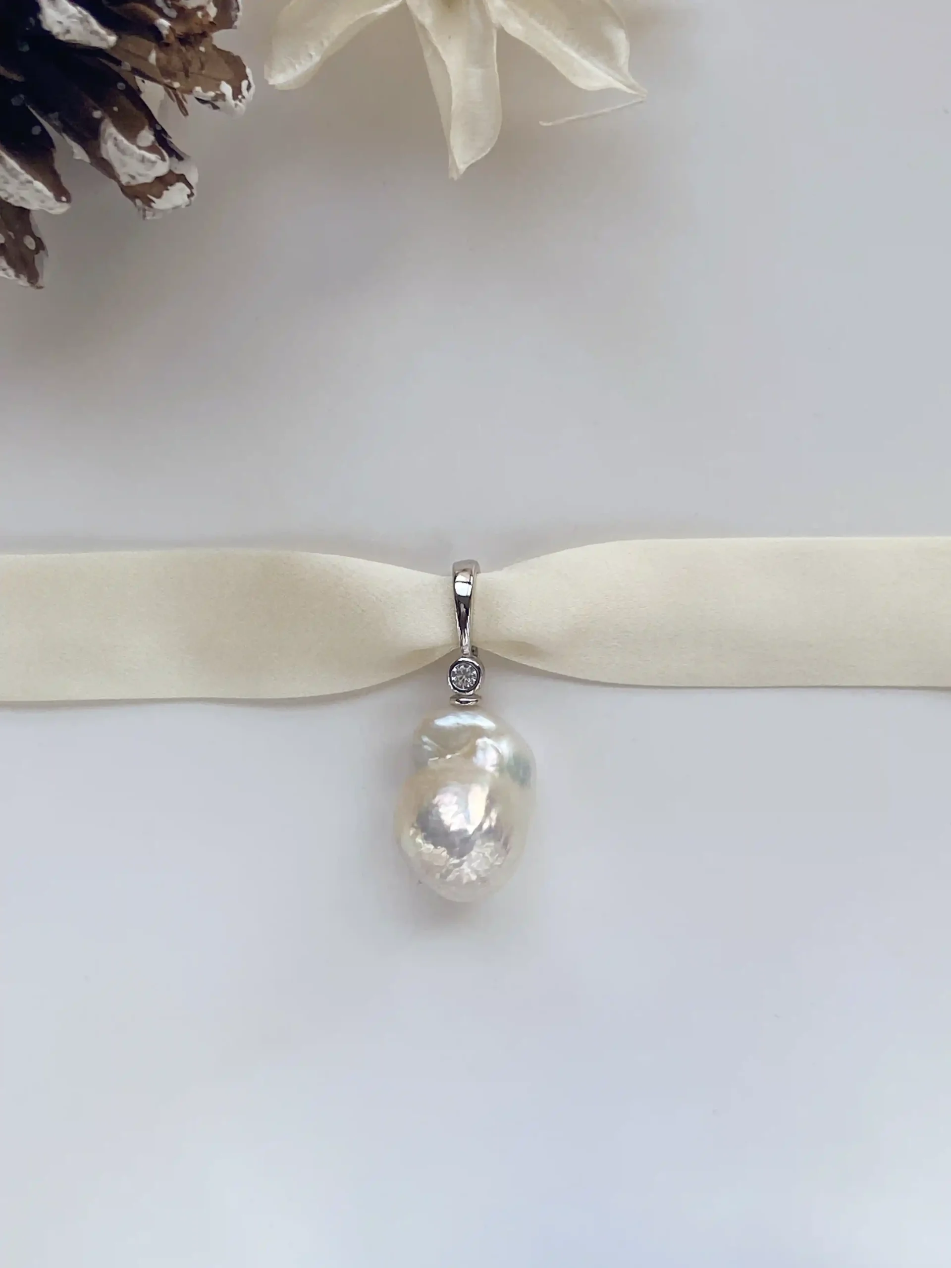 Choker with a Pearl – Silk Ribbon Necklace with Baroque Pearl Pendant