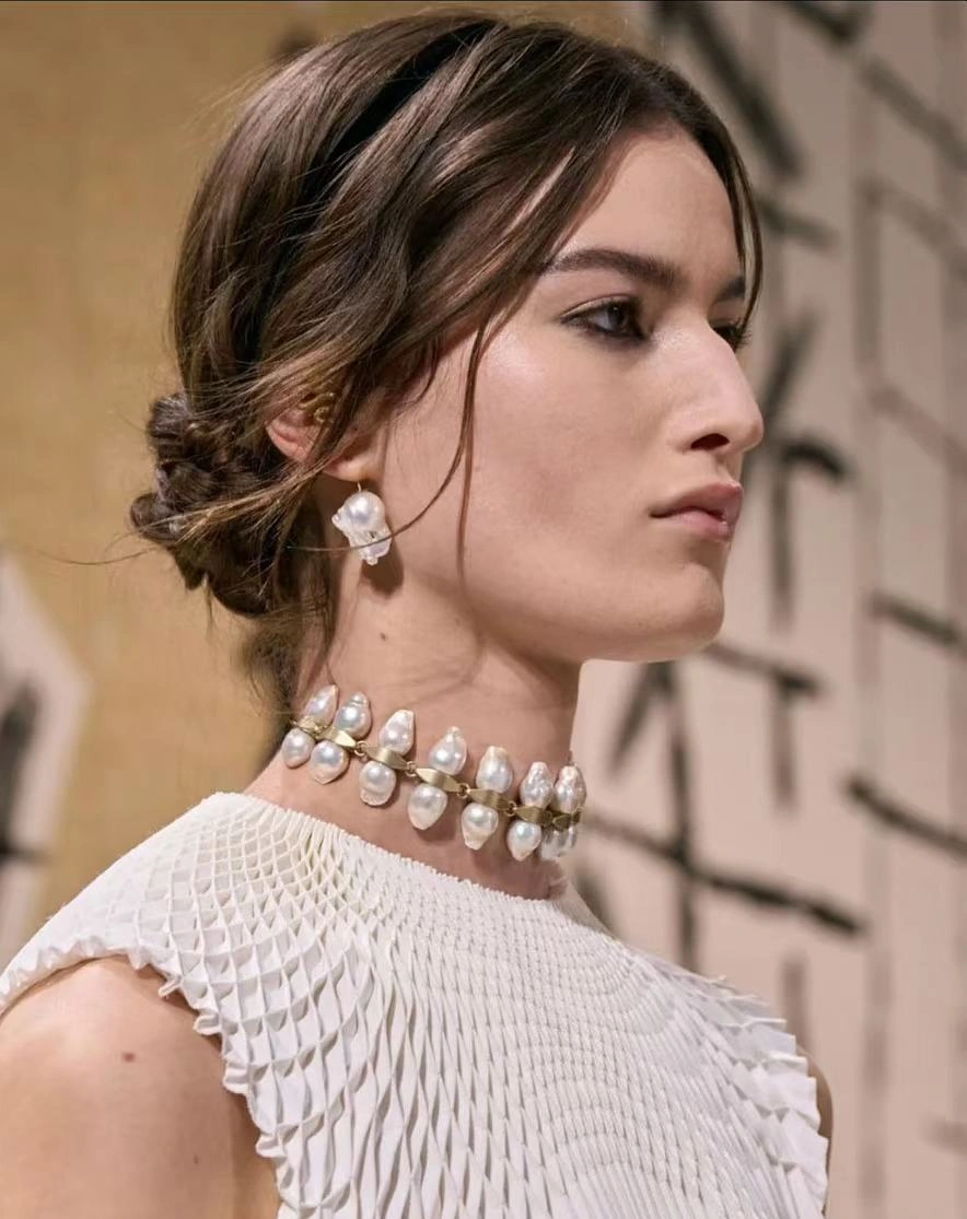 Baroque pearls in Christian Dior fashion show