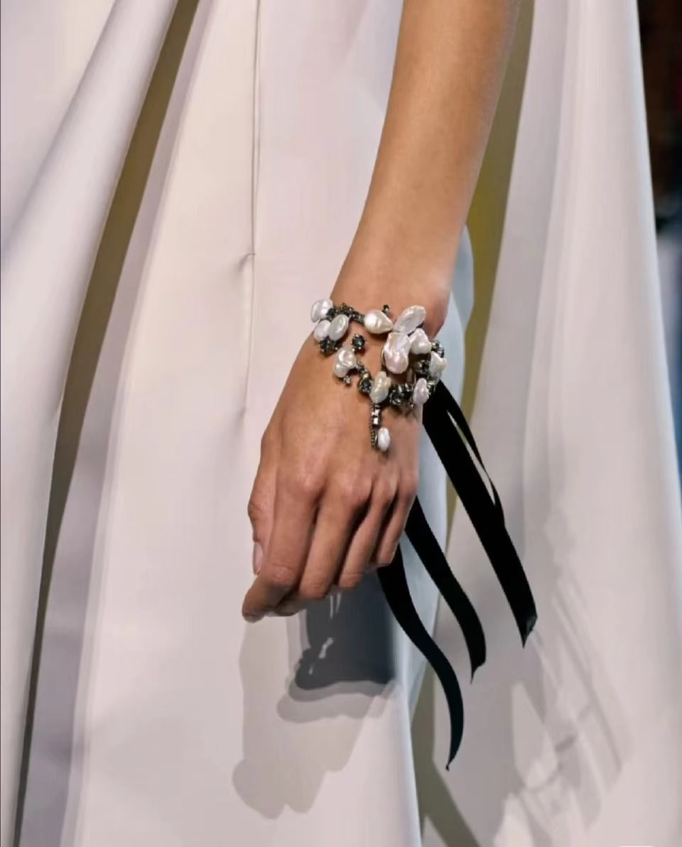 Baroque pearls in Christian Dior fashion show