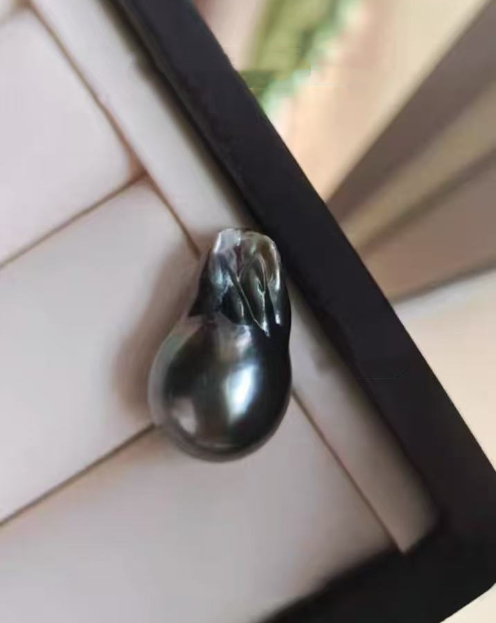 Fire-ball shaped Tahitian baroque pearl